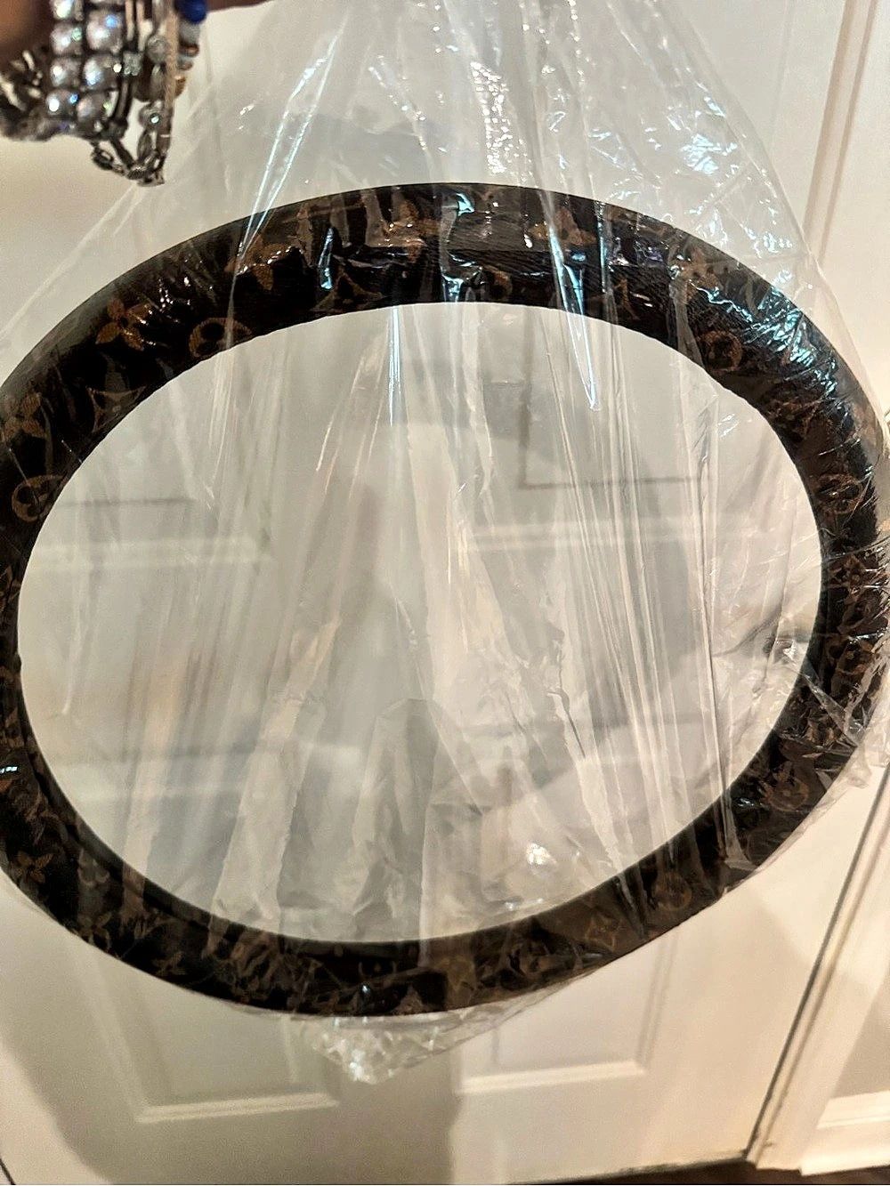 Steering wheel cover in brown mono